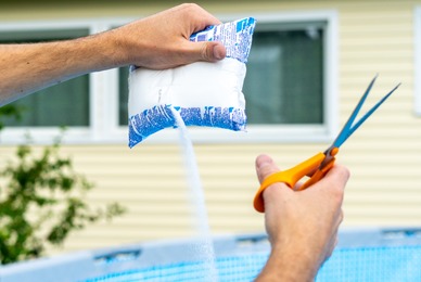 Entretenir une piscine au sel