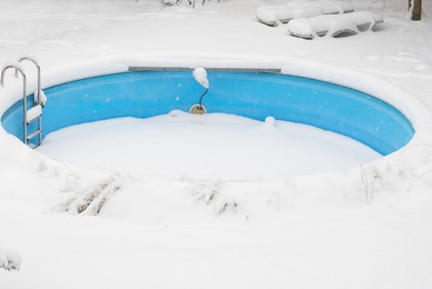 Fermer une piscine à l’aide d’un professionnel