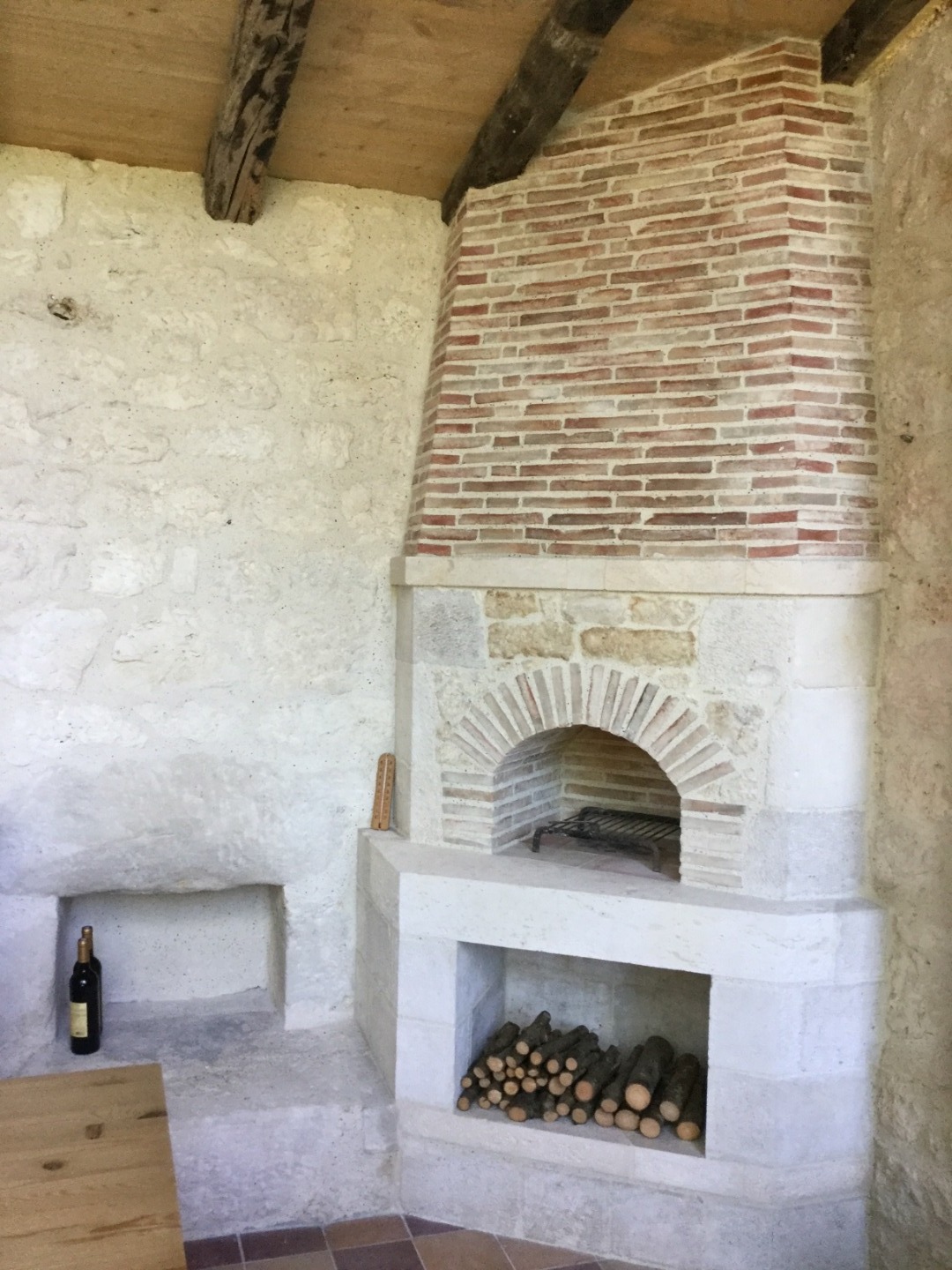 Création d'une cheminée en pierres 