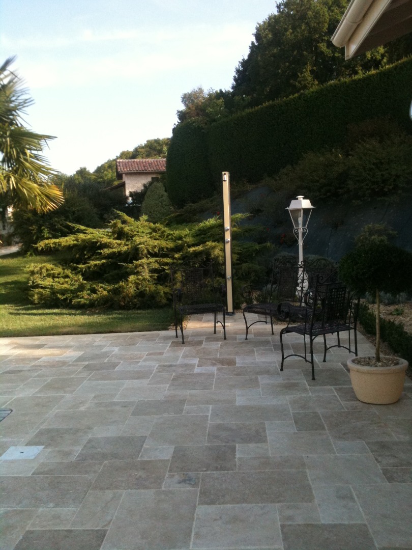 Rénovation de terrasses de piscine en pierres naturelles